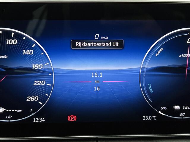 Mercedes-Benz C-KLASSE 300 e Business Solution | Warmtewerend, donkergetint glas | Trekhaak | Panoramaschuifdak | GUARD 360° Plus | Sierdelen diamantpatroon zilvergrijs | Sfeerverlichting | Smartphone-integratie |