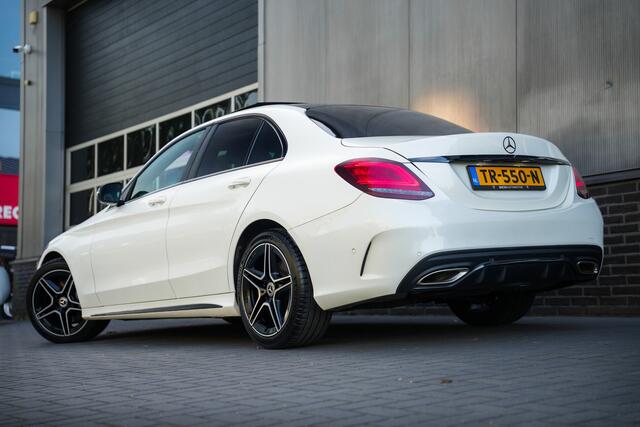 Mercedes-Benz C-KLASSE 180 Advantage Pack AMG-Sportpakket /Facelift-Model/ Pano-Dak/ Sport-Stoelen/ Stoel.Verw/ Night-Pakket/ Camera/ Trekhaak/ 18'' LMV