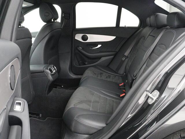 Mercedes-Benz C-KLASSE 300e Business Solution AMG Limited | SOH 82,2% | 360 Camera | Stoelverwarming | Leder/Alcantara | Carplay | Matrix LED | Navigatie | Cruise control | Park Assist | Sfeerverlichting | PHEV | Plug In
