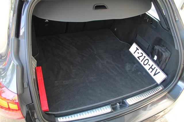 Mercedes-Benz C-KLASSE Estate 200 AMG Line Automaat | Dodehoek detectie | Achteruitrij Camera | Massage Stoelen | Trekhaak wegklapbaar 1800 KG trekgewicht