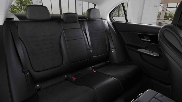 Mercedes-Benz C-KLASSE 300 AMG Line | Night | Trekhaak | Stoelverwarming | Digital Light | Achteruitrijcamera |