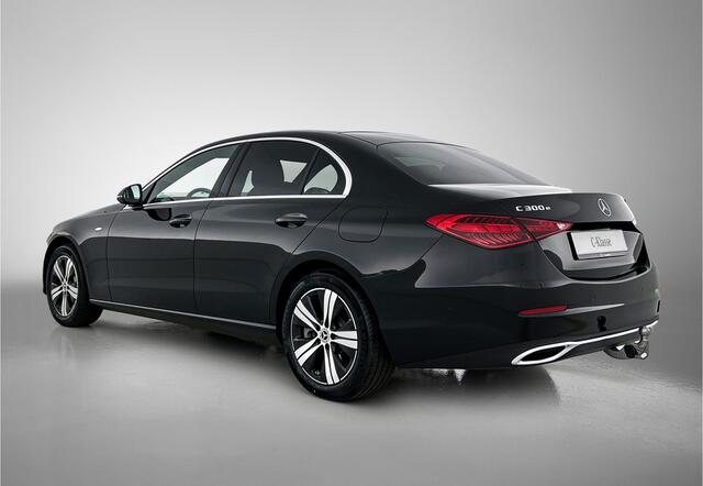 Mercedes-Benz C-KLASSE 300 e Business Solution | Trekhaak | Spiegelpakket | Parkeerpakket met achteruitrijcamera | KEYLESS GO startfunctie | Inclusief 24 maanden Mercedes-Benz Certified garantie voor Europa.