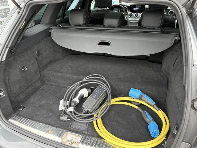 Mercedes-Benz C-KLASSE Estate 300 e Business Solution AMG | NAP | Panoramadak | Trekhaak afneembaar | Navigatie | 360 graden Camera | Stoelverarming |