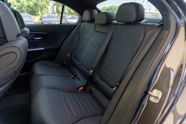 Mercedes-Benz C-KLASSE 180 Star Edition AMG line | Panorama-schuifdak | Sfeerverlichting | Burmester 3D | Achteruitrijcamera | Smartphone-integratie