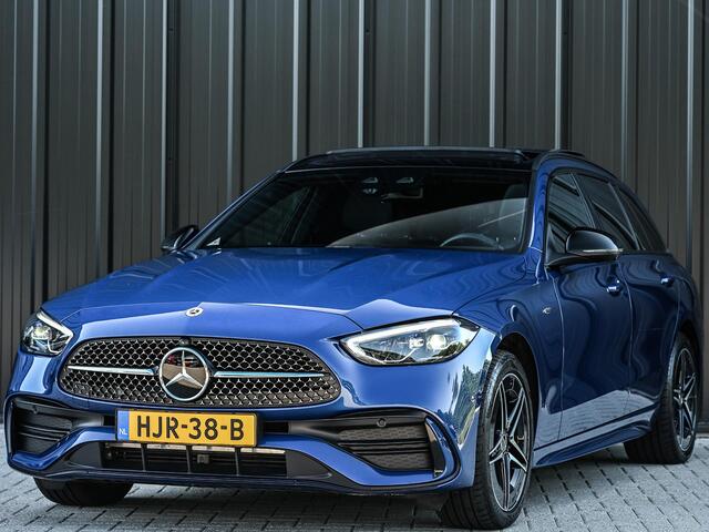 Mercedes-Benz C-KLASSE Estate 300 e Business Solution AMG | NL-Auto | Panoramadak | 360 Camera | Burmester | Night-Pakket | Memory Seats | Head-Up | ACC | Ambiance Interieur | Stuurverwarming |