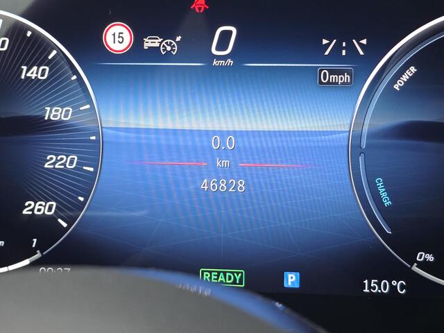 Mercedes-Benz C-KLASSE 300 e Luxury Line | Panoramaschuifdak | Distronic | Stoelverwarming | Achteruitrijcamera | Sfeerverlichting | Apple & Android Carplay