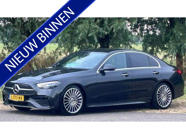 Mercedes-Benz C-KLASSE 200 LAUNCH EDITION AMG LINE NAVIGATIE PREMIUM, APPLE CARPLAY, DAB RADIO, SFEERVERLICHTING, MEMORY STOELEN, STOELVERWARMING, DODEHOEK EN SPOORASSIST, CAMERA, PDC HULP V/A, DIGITAL LICHT, 19"AMG-VELGEN, ENZ. ENZ. FULL OPTIONS!!
