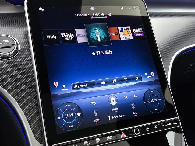 Mercedes-Benz C-KLASSE 300 e Business Solution Luxury | Winterpakket | Trekhaak | Warmtewerend, donkergetint glas | Panoramaschuifdak | GUARD 360° Plus | 18 inch vijf-dubbelspaaks lichtmetalen velgen |