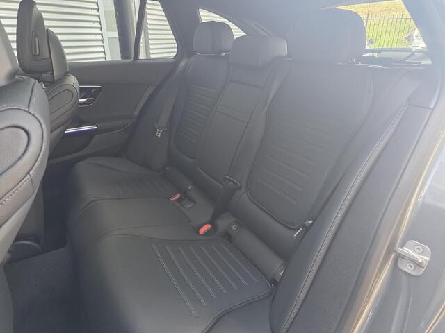 Mercedes-Benz C-KLASSE Estate 300 e Business Solution AMG | Night Pakket | Comfort Pakket Plus | Panoramadak | Burmester 3D Surround | 360° Camera | Dodehoekassistent | Verkeersbordenassistent | DIGITAL LIGHT | Elektrisch Verstelbare Stoelen + Memory | Stoelverwarming | Sfeerverlichting | Apple CarPlay | Android Auto | Elektrische Achterklep | Elektrisch Inklapbare Buitenspiegels | Parkeersensoren