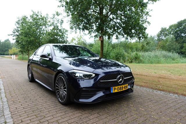 Mercedes-Benz C-KLASSE 200 Launch Edition AMG Line | Trekhaak | Camera | Panorama dak | Sfeerverlichting | 1ste eigenaar |