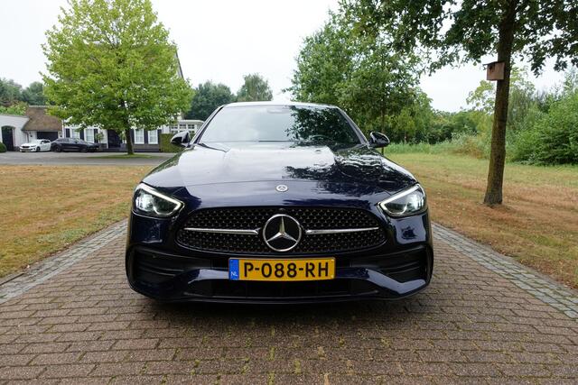 Mercedes-Benz C-KLASSE 200 Launch Edition AMG Line | Trekhaak | Camera | Panorama dak | Sfeerverlichting | 1ste eigenaar |