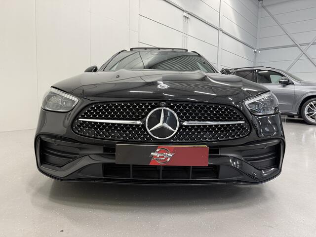 Mercedes-Benz C-KLASSE Estate 200 AMG Line PANO/HEAD-UP/VOL-LEER/LASER-LED/360CAMERA/19"AMG/MEMORY+MASSAGE/KEYLESS/CARPLAY/SFEER/CARBON-INLEG/DONKERE-HEMEL/EL.A.KLEP/ORIG.NL AUTO