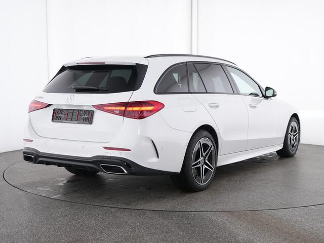 Mercedes-Benz C-KLASSE Estate 300 e AMG Plug-In Hybride AMG Line | Night Pakket | Panorama Schuif-Kanteldak | Trekhaak | Distronic | Stuur en Stoelverwarming. Inclusief 24 maanden Mercedes-Benz Certified garantie voor Europa.
