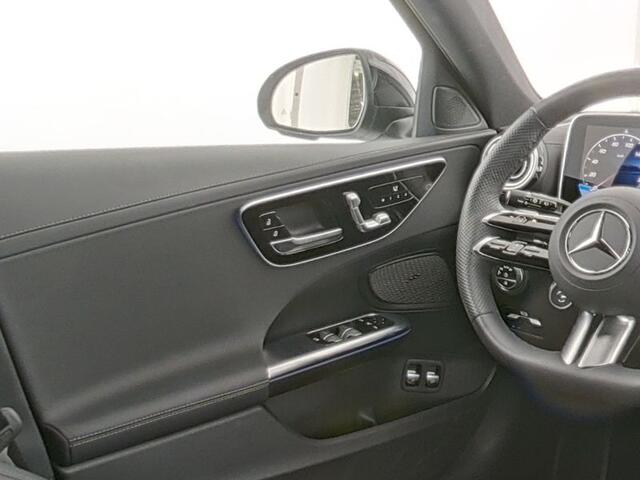 Mercedes-Benz C-KLASSE Estate 300 e AMG Plug-In Hybride AMG Line | Night Pakket | Panorama Schuif-Kanteldak | Trekhaak | Distronic | Stuur en Stoelverwarming. Inclusief 24 maanden Mercedes-Benz Certified garantie voor Europa.