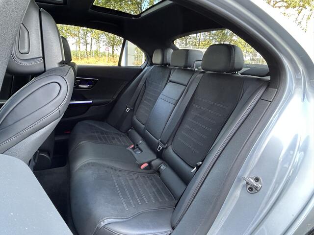 Mercedes-Benz C-KLASSE 300 AMG 259pk // Panoramadak // Burmester 3D // Distronic // 360 Camera // Digital Light // Sfeerverlichting // Carplay