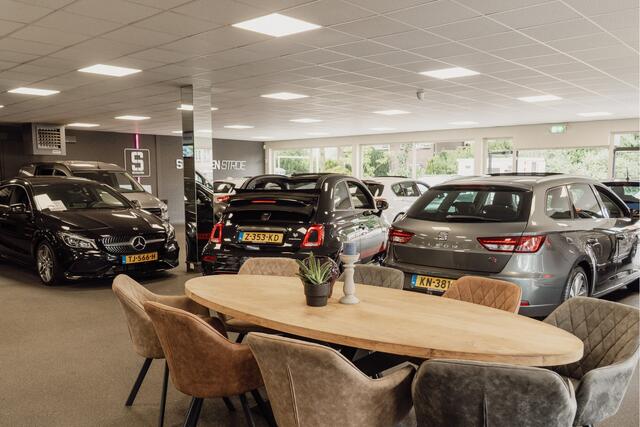 Mercedes-Benz C-KLASSE 200 Launch Edition AMG Line, Origineel NL, Panoramadak, Trekhaak, Stoelverwarming, Carplay, Sfeerverlichting, Camera.
