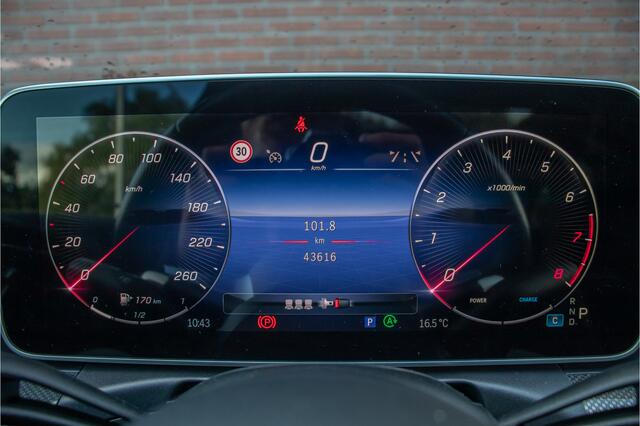 Mercedes-Benz C-KLASSE 180 Star Edition AMG Line, Origineel NL, Panoramadak, 360 Camera, Trekhaak, Memory, Stoelverwarming.
