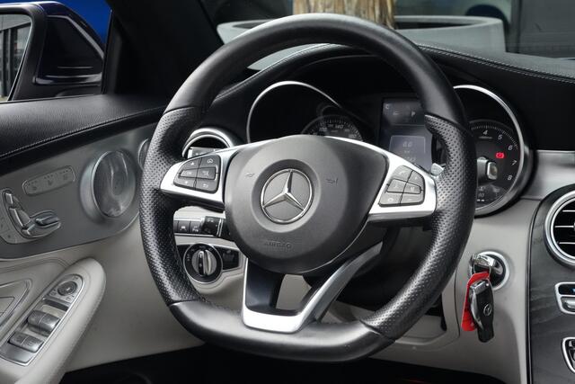 Mercedes-Benz C-KLASSE Cabrio 400 4MATIC AMG Prestige | 334PK | Burmester | Airscarf | 360° Een bijzonder fraaie Mercedes-Benz C 400 4MATIC Cabriolet met de krachtige 3.0 liter V6-benzinemotor, goed voor maar liefst 334 PK en 480 Nm koppel. Dankzij de 4MATIC vierwielaandrijving en d