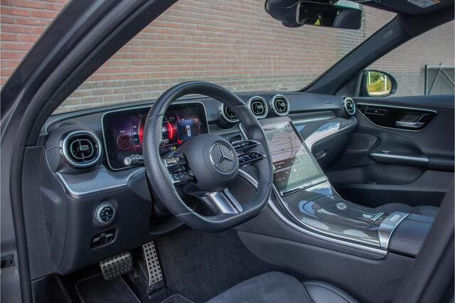 Mercedes-Benz C-KLASSE 200 Launch Edition AMG Line, Origineel NL, Panoramadak, Trekhaak, Stoelverwarming, Carplay, Sfeerverlichting, Camera.
