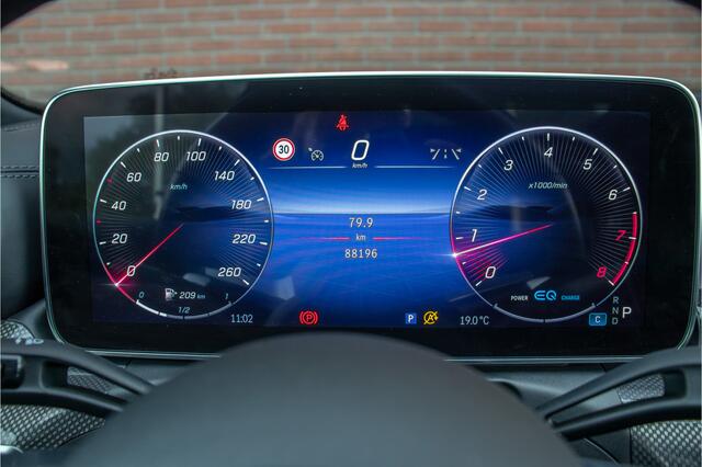 Mercedes-Benz C-KLASSE 200 Launch Edition AMG Line, Origineel NL, Panoramadak, Trekhaak, Stoelverwarming, Carplay, Sfeerverlichting, Camera.