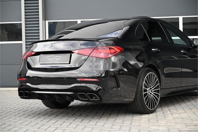 Mercedes-Benz C-KLASSE 300e AMG / SCHUIFDAK / C63 / LEDER / CAMERA / SFEERVERLICHTING / LED / 19"