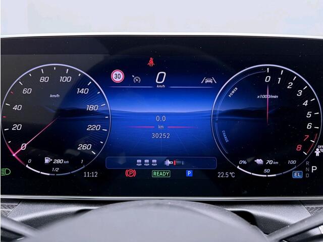 Mercedes-Benz C-KLASSE 300 e Star Edition LIMITED AMG Line | Night Pakket | Panorama Schuif-Kanteldak | Parkeerpakket met achteruitrijcamera | Alarm | Sfeerverlichting. Inclusief 24 maanden Mercedes-Benz Certified garantie voor Europa.