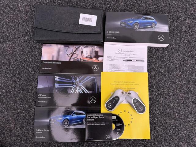 Mercedes-Benz C-KLASSE Estate 300 e Business Solution AMG Trekhaak |AMG Line | Night Pakket | Panorama Schuif-Kanteldak | Parkeerpakket met 360°-camera | Alarm Klasse 3. Inclusief 24 maanden Mercedes-Benz Certified garantie voor Europa.