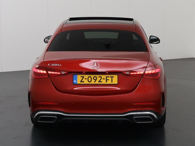 Mercedes-Benz C-KLASSE 300 e AMG Line Limited | Trekhaak | Panoramadak | Rijassistentiepakket Plus | 360 graden camera | Stoelverwarming |