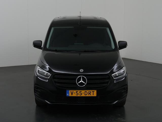 Mercedes-Benz CITAN 110 CDI Aut. | L2 | Pro | Cruisecontrol | Bumpers in Lakkleur | Regen- en Lichtsensor | Achterdeuren | Bluetooth + Telefoonhouder | Parkeercamera | Spraakassistent | Airco | LM Velgen | Certified