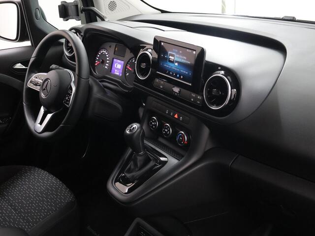 Mercedes-Benz CITAN 110 CDI Aut. | L2 | Pro | Cruisecontrol | Bumpers in Lakkleur | Regen- en Lichtsensor | Achterdeuren | Bluetooth + Telefoonhouder | Parkeercamera | Spraakassistent | Airco | LM Velgen | Certified