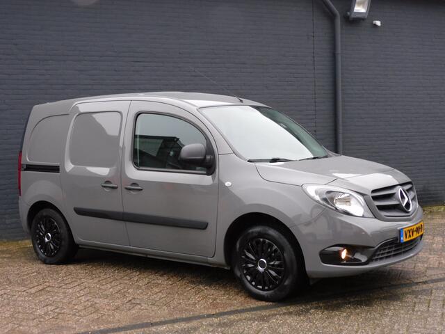 Mercedes-Benz CITAN 112 BlueEFFICIENCY BENZINE! HELE NETTE AUTO! BLUETOOTH! PARKEERSENSOREN! AIRCO! TREKHAAK! EURO 6 !
