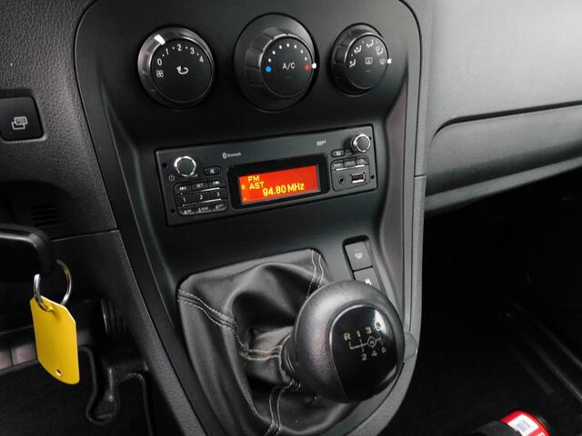 Mercedes-Benz CITAN 112 BlueEFFICIENCY BENZINE! HELE NETTE AUTO! BLUETOOTH! PARKEERSENSOREN! AIRCO! TREKHAAK! EURO 6 !