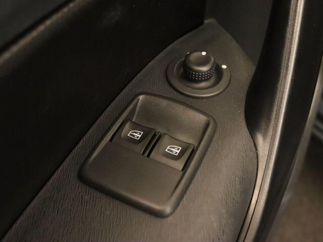 Mercedes-Benz CITAN 109 CDI BlueEFFICIENCY - ORIGINEEL NEDERLANDSE AUTO - VASTE 13 POLIGE TREKHAAK - TREKGEWICHT 675 KG - AFKOMSTIG VAN 2 EIGENAAR- BTW AUTO - PARKEERSENSOREN ACHTER - 1 SCHUIFDEUR - 2 DEUREN ACHTER - AIRCO - 2 PERSOONS UITVOERING - UNIVERSELE BLUETOOTH RADIO - ELEKTRISCHE RAMEN EN SPIEGELS - HOUTEN LAADVLOER - ZIJWAND EN BINNENDEUREN BETIMMERD -