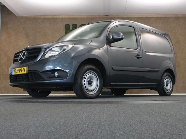 Mercedes-Benz CITAN 109 CDI BlueEFFICIENCY - ORIGINEEL NEDERLANDSE AUTO - VASTE 13 POLIGE TREKHAAK - TREKGEWICHT 675 KG - AFKOMSTIG VAN 2 EIGENAAR- BTW AUTO - PARKEERSENSOREN ACHTER - 1 SCHUIFDEUR - 2 DEUREN ACHTER - AIRCO - 2 PERSOONS UITVOERING - UNIVERSELE BLUETOOTH RADIO - ELEKTRISCHE RAMEN EN SPIEGELS - HOUTEN LAADVLOER - ZIJWAND EN BINNENDEUREN BETIMMERD -