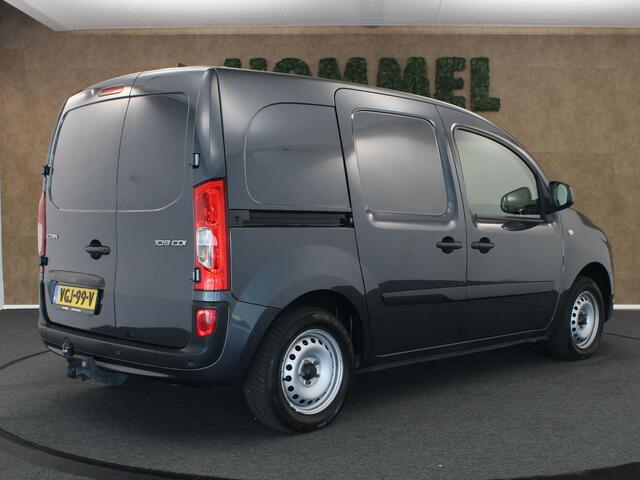 Mercedes-Benz CITAN 109 CDI BlueEFFICIENCY - ORIGINEEL NEDERLANDSE AUTO - VASTE 13 POLIGE TREKHAAK - TREKGEWICHT 675 KG - AFKOMSTIG VAN 2 EIGENAAR- BTW AUTO - PARKEERSENSOREN ACHTER - 1 SCHUIFDEUR - 2 DEUREN ACHTER - AIRCO - 2 PERSOONS UITVOERING - UNIVERSELE BLUETOOTH RADIO - ELEKTRISCHE RAMEN EN SPIEGELS - HOUTEN LAADVLOER - ZIJWAND EN BINNENDEUREN BETIMMERD -
