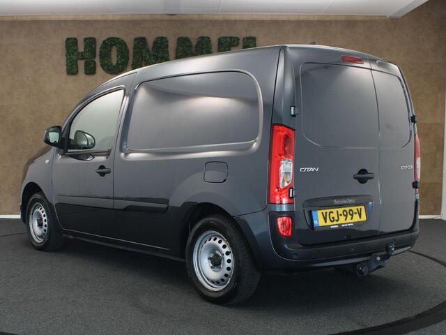 Mercedes-Benz CITAN 109 CDI BlueEFFICIENCY - ORIGINEEL NEDERLANDSE AUTO - VASTE 13 POLIGE TREKHAAK - TREKGEWICHT 675 KG - AFKOMSTIG VAN 2 EIGENAAR- BTW AUTO - PARKEERSENSOREN ACHTER - 1 SCHUIFDEUR - 2 DEUREN ACHTER - AIRCO - 2 PERSOONS UITVOERING - UNIVERSELE BLUETOOTH RADIO - ELEKTRISCHE RAMEN EN SPIEGELS - HOUTEN LAADVLOER - ZIJWAND EN BINNENDEUREN BETIMMERD -