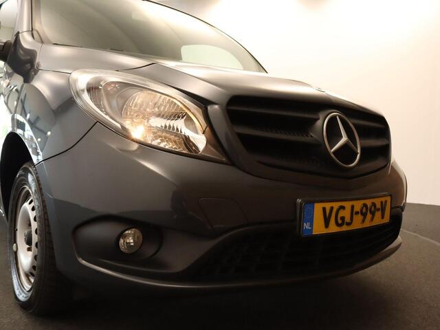 Mercedes-Benz CITAN 109 CDI BlueEFFICIENCY - ORIGINEEL NEDERLANDSE AUTO - VASTE 13 POLIGE TREKHAAK - TREKGEWICHT 675 KG - AFKOMSTIG VAN 2 EIGENAAR- BTW AUTO - PARKEERSENSOREN ACHTER - 1 SCHUIFDEUR - 2 DEUREN ACHTER - AIRCO - 2 PERSOONS UITVOERING - UNIVERSELE BLUETOOTH RADIO - ELEKTRISCHE RAMEN EN SPIEGELS - HOUTEN LAADVLOER - ZIJWAND EN BINNENDEUREN BETIMMERD -