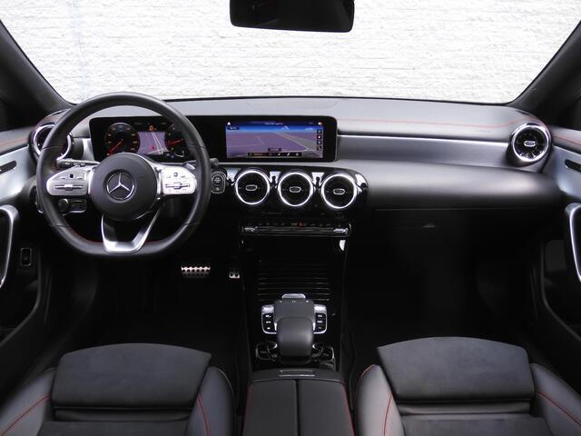Mercedes-Benz CLA-KLASSE 180 AMG/ PANORAMADAK/ CARPLAY/ WIDESCREEN