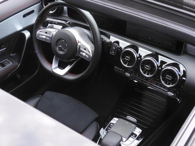 Mercedes-Benz CLA-KLASSE 180 AMG/ PANORAMADAK/ CARPLAY/ WIDESCREEN