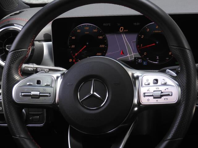 Mercedes-Benz CLA-KLASSE 180 AMG/ PANORAMADAK/ CARPLAY/ WIDESCREEN