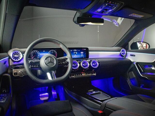 Mercedes-Benz CLA-KLASSE 180 Star Edition AMG Line Panorama dak