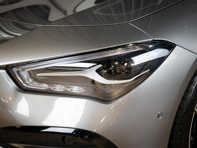 Mercedes-Benz CLA-KLASSE 180 Star Edition AMG Line Panorama dak