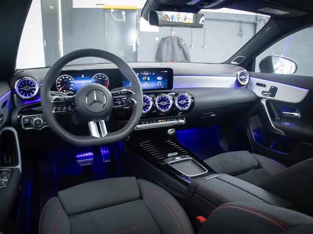 Mercedes-Benz CLA-KLASSE 180 AMG Line Premium PLUS | Panorama dak