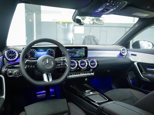 Mercedes-Benz CLA-KLASSE 250 e AMG Line Premium | Panorama dak
