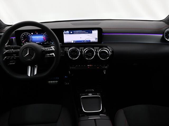 Mercedes-Benz CLA-KLASSE Shooting Brake 180 Star Edition AMG NIGHT | Panoramadak | Dodehoekassitent | Apple Carplay | MultiBeam LED | Sfeerverlichting | Stoelverwarming |