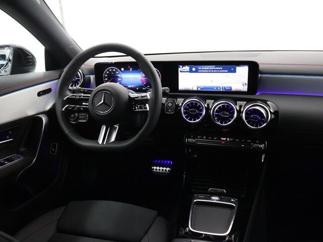 Mercedes-Benz CLA-KLASSE Shooting Brake 180 Star Edition AMG NIGHT | Panoramadak | Dodehoekassitent | Apple Carplay | MultiBeam LED | Sfeerverlichting | Stoelverwarming |