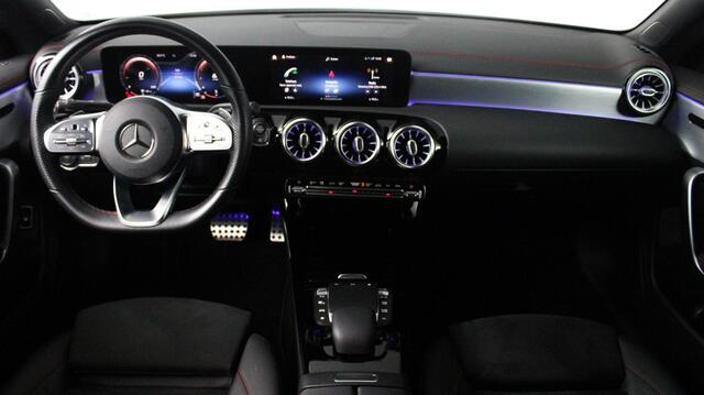 Mercedes-Benz CLA-KLASSE 200 Business Solution AMG | Night pakket | Sfeerverlichting | Wide screen