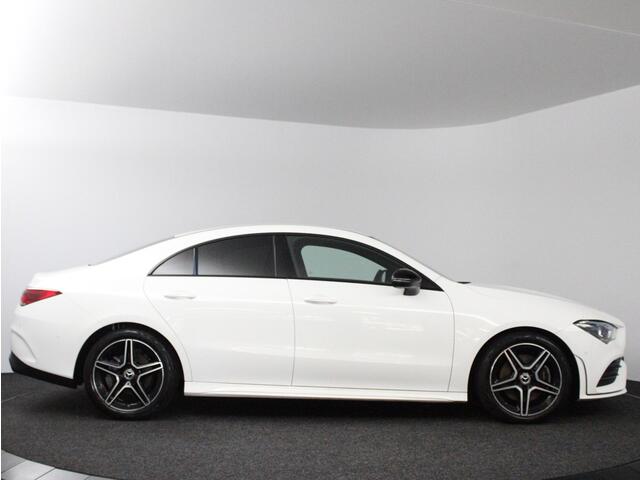 Mercedes-Benz CLA-KLASSE 200 Business Solution AMG | Night pakket | Sfeerverlichting | Wide screen