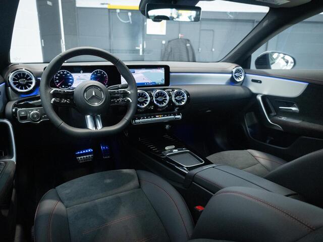 Mercedes-Benz CLA-KLASSE 180 AMG Line Premium | Panorama dak