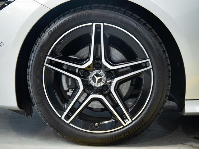 Mercedes-Benz CLA-KLASSE 180 AMG Line Premium | Panorama dak